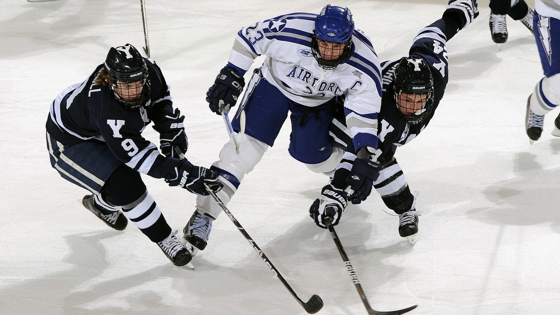 法兰克福边卫布朗的转会风波持续发酵，豪门争夺进入高潮，法兰克福前锋